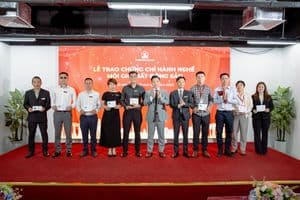 Trao Chứng chỉ 10