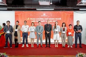 Trao Chứng chỉ 8