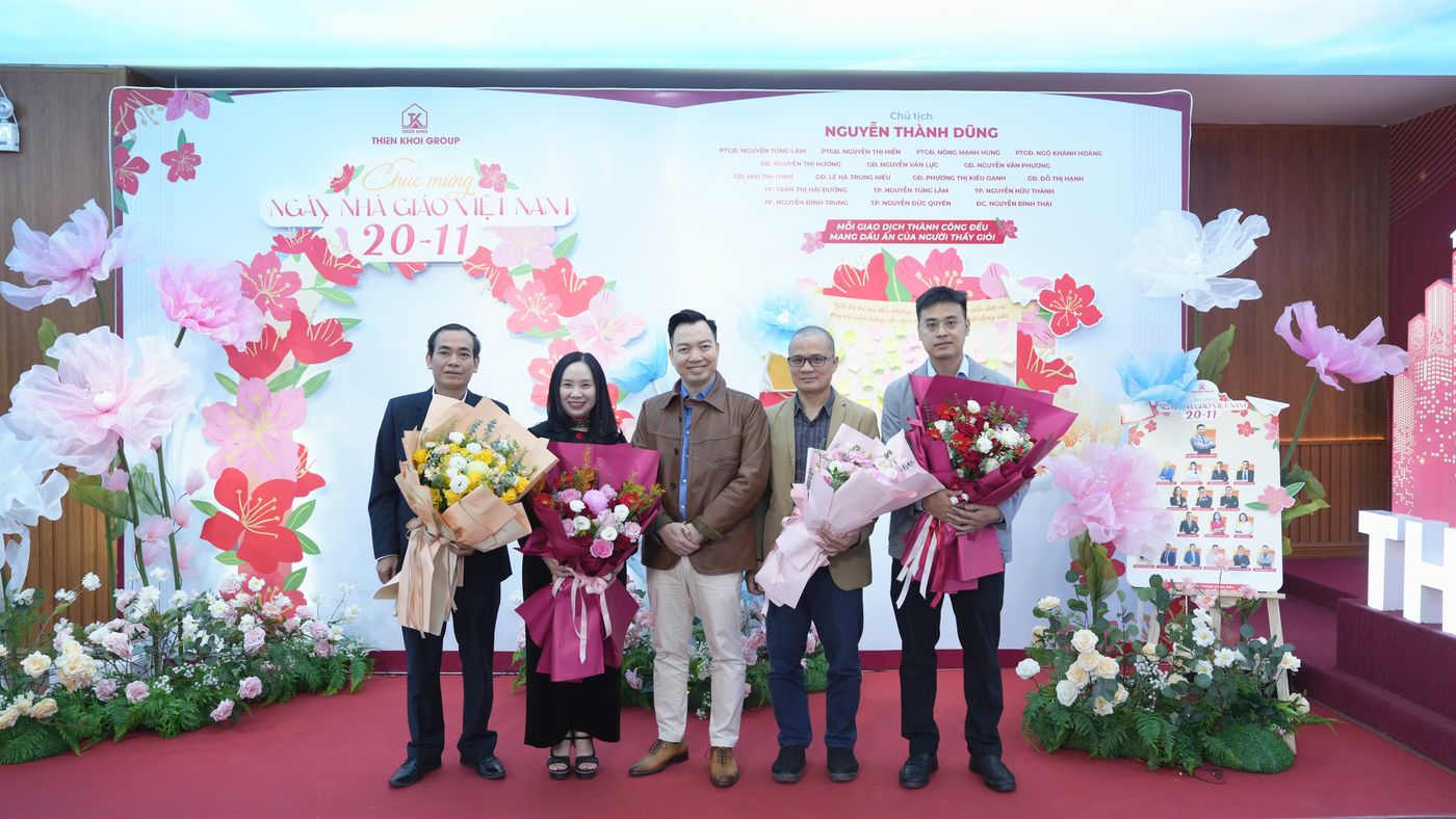 Các thầy cô Đại học Kinh tế Quốc dân và Trường Đại học Khoa học Tự nhiên - Đại học Quốc gia Hà Nội.